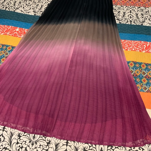 Beautiful long Bar III Dress - Picture 3 of 3